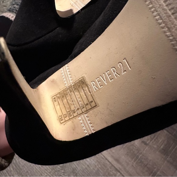 FOREVER 21 Gold Studded Heels Size 8 - Picture 5 of 8